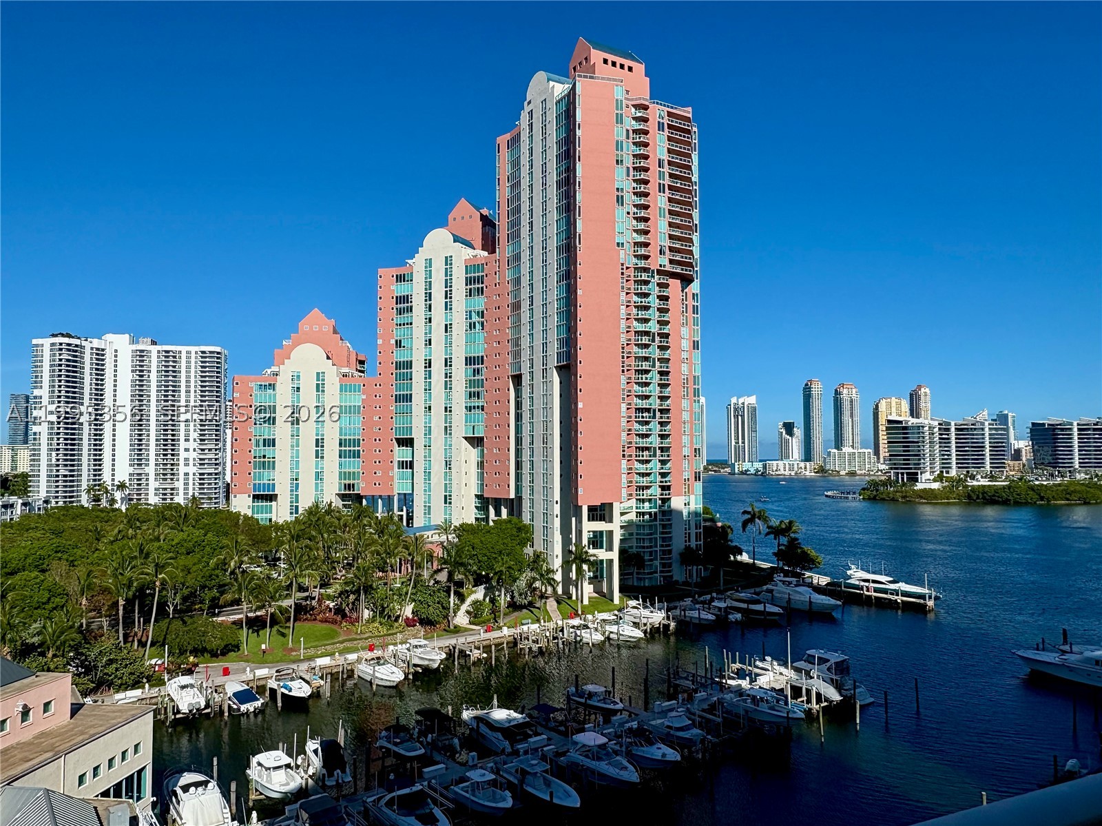 Aventura photo 2