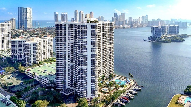 Aventura photo 2