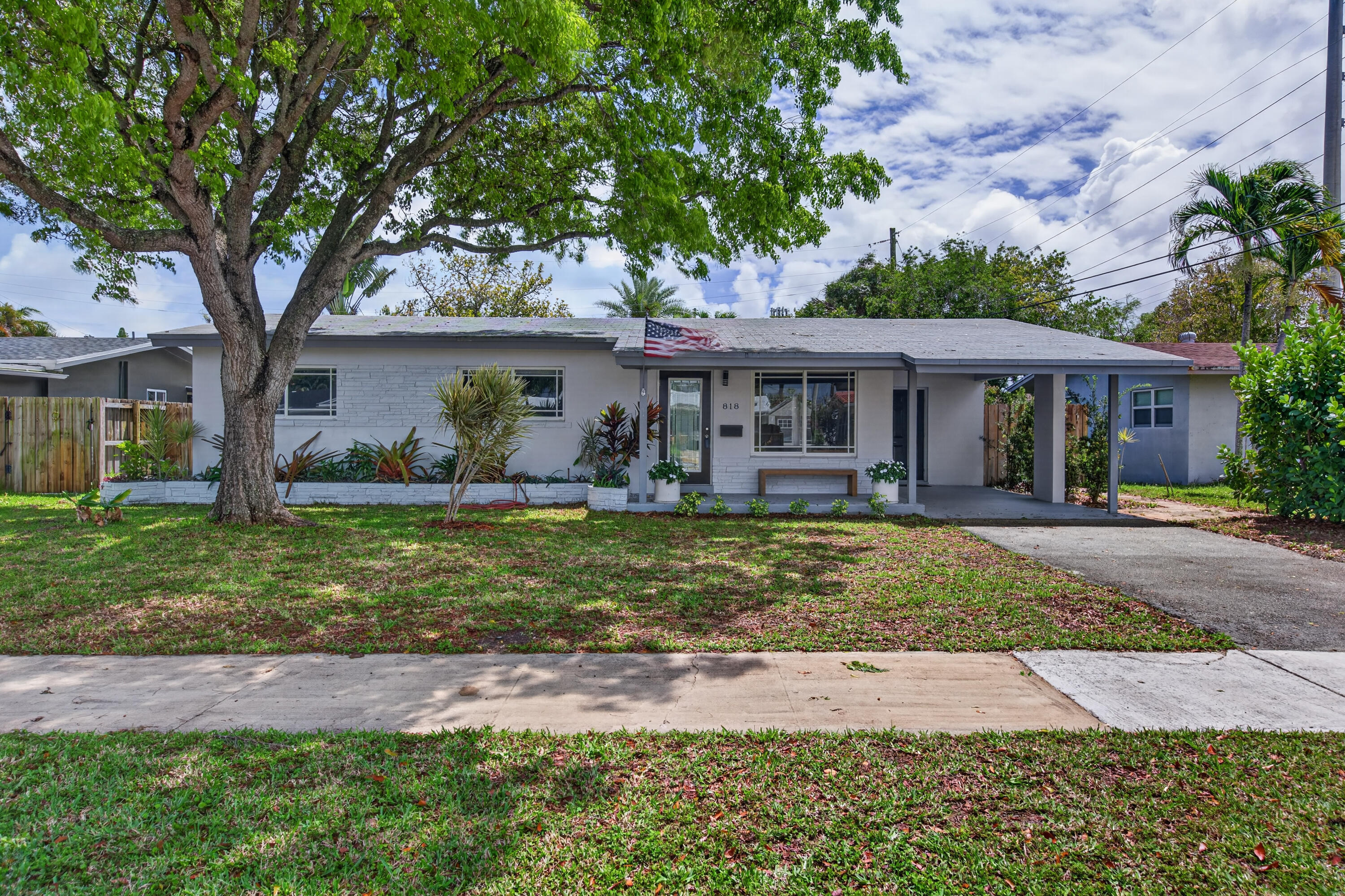 Wilton Manors photo 2