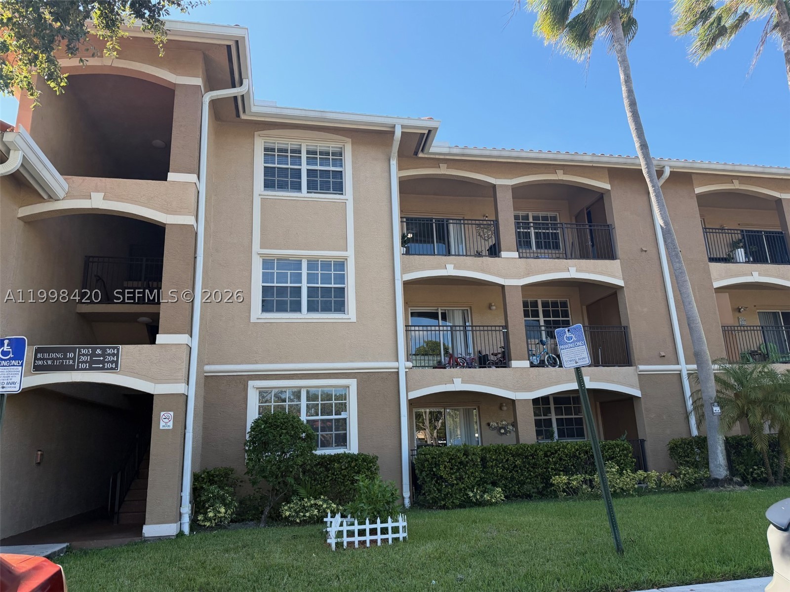 Pembroke Pines photo 1