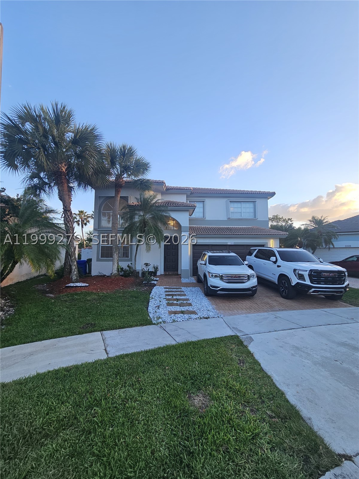 Pembroke Pines photo 1