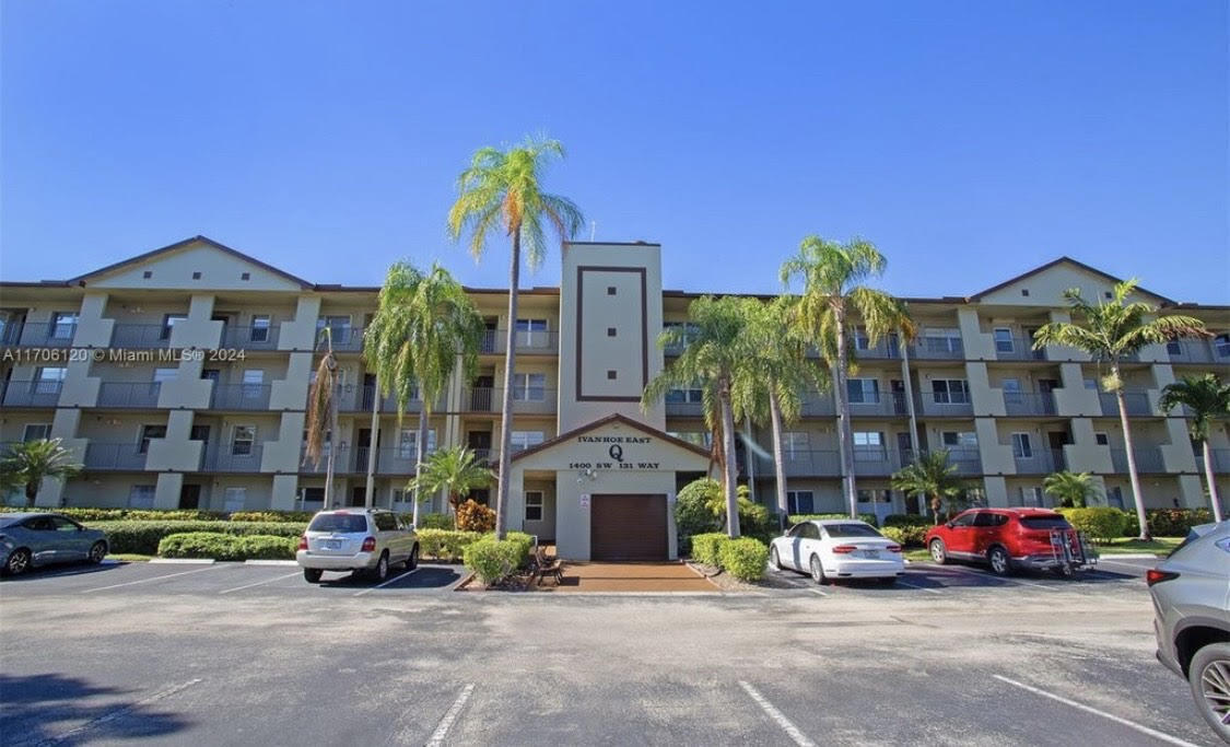 Pembroke Pines photo 2