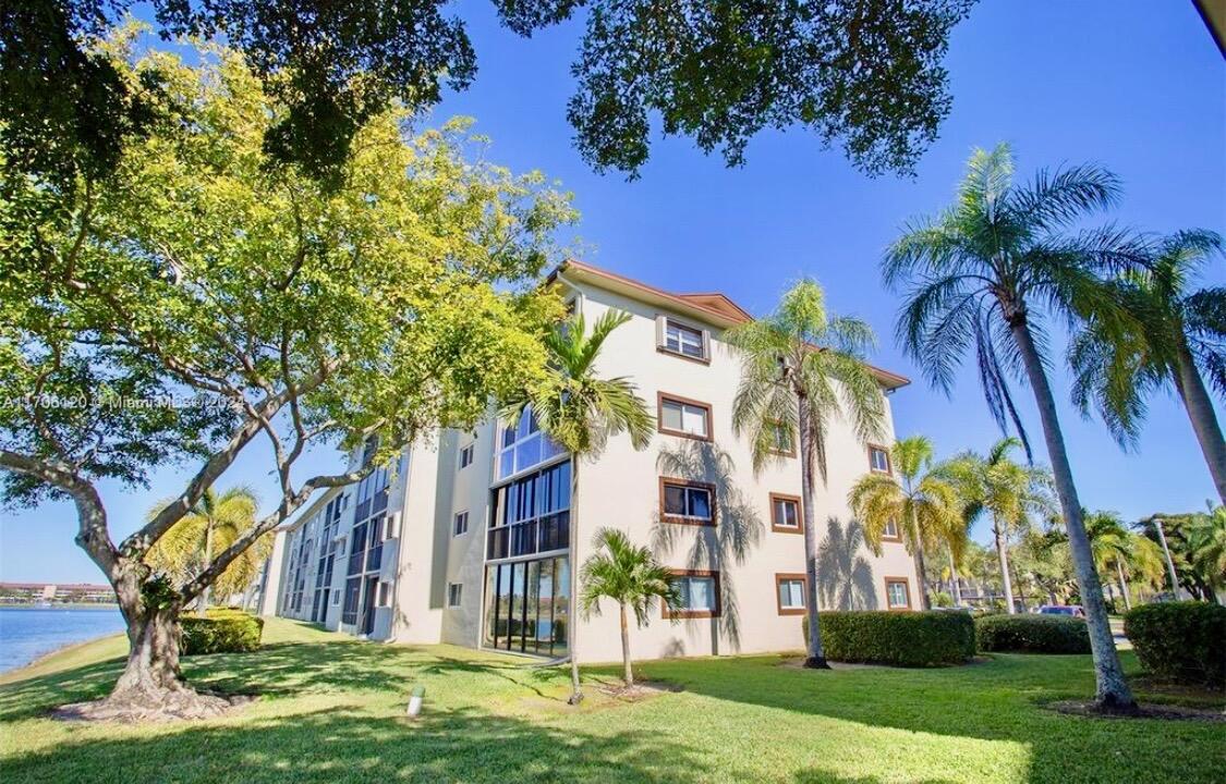 Pembroke Pines photo 3