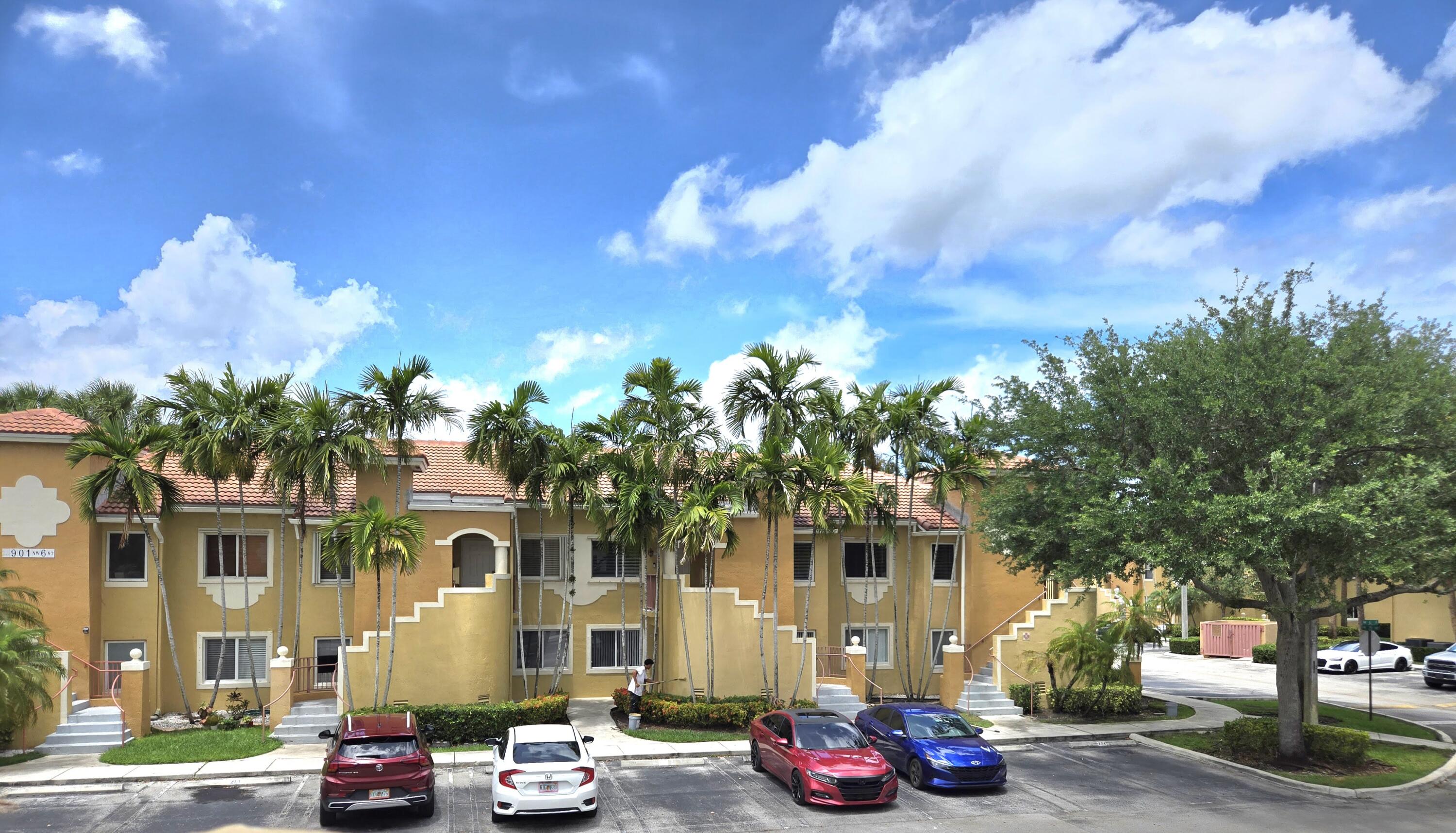 Pembroke Pines photo 1