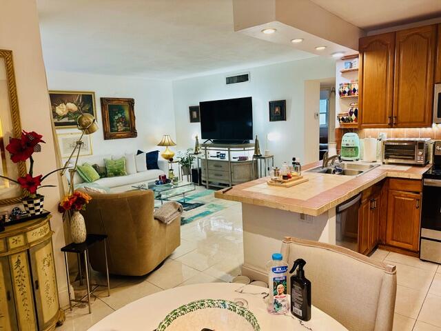 Wilton Manors photo 3