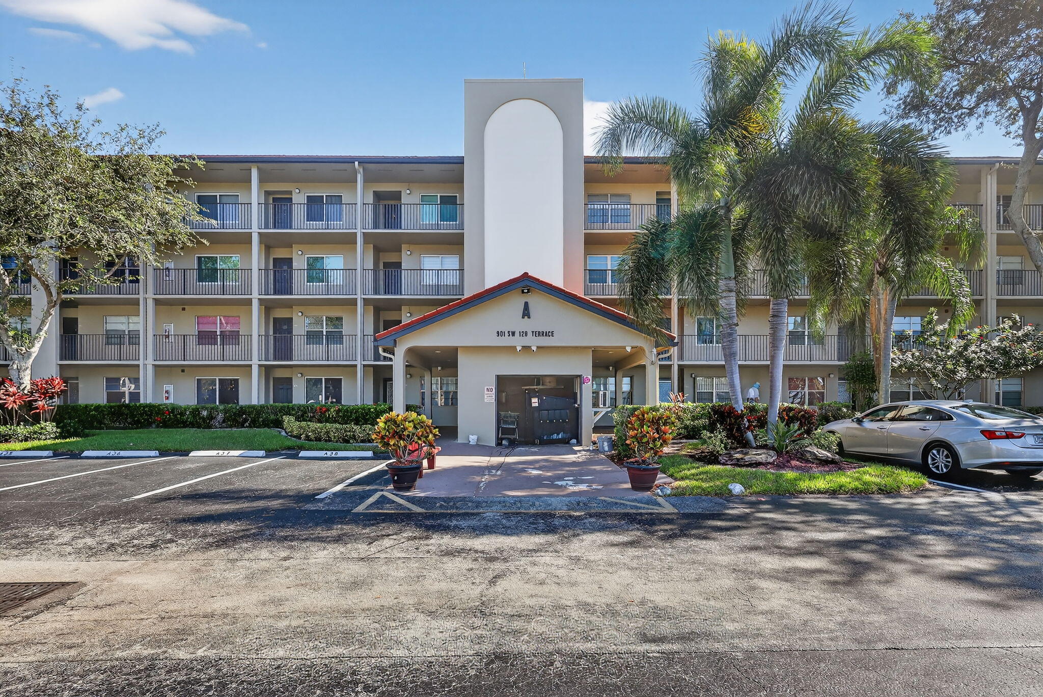 Pembroke Pines photo 2