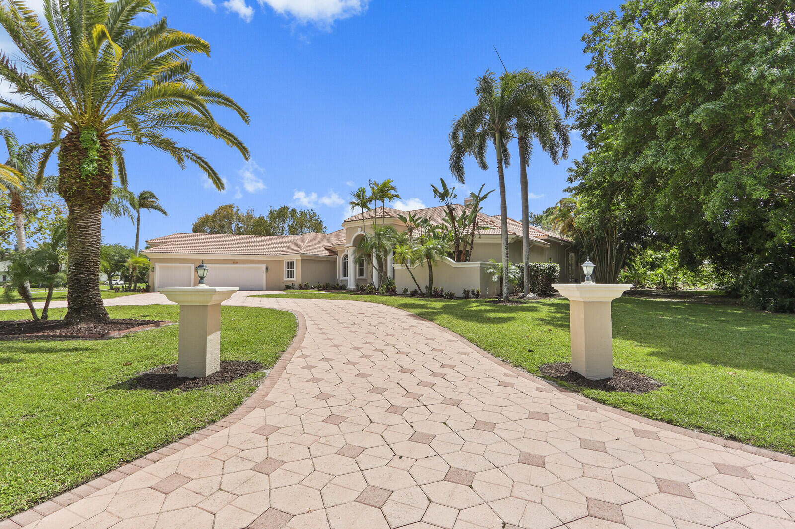 Palm Beach Gardens photo 1