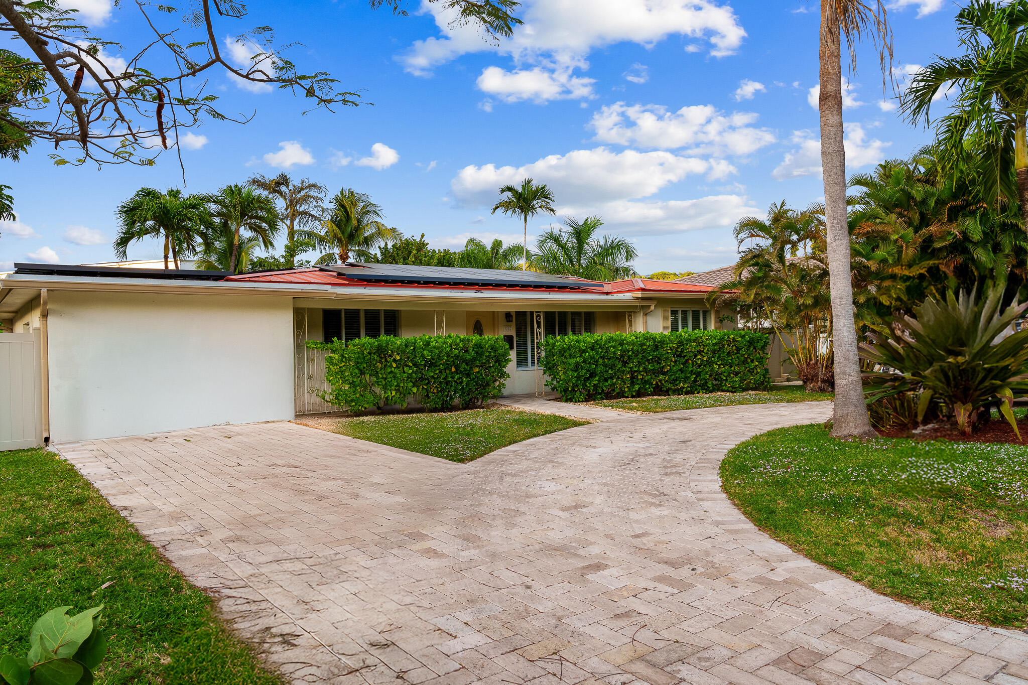 Wilton Manors photo 2