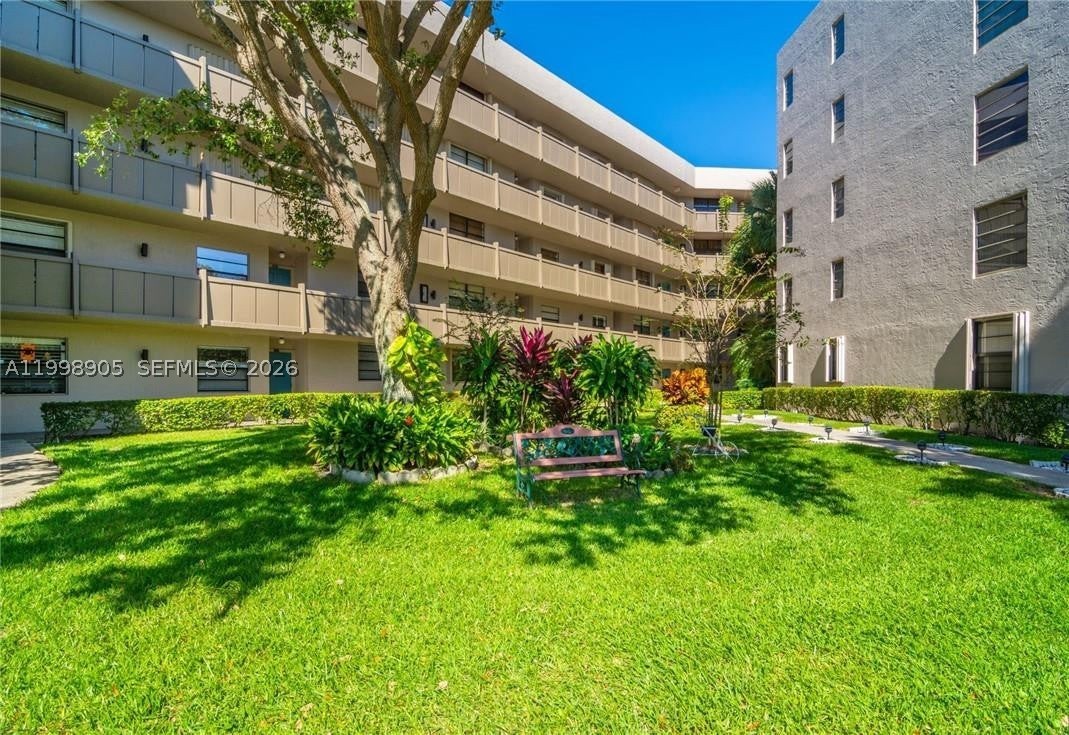 Pembroke Pines photo 1