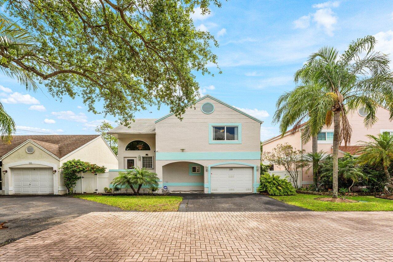Pembroke Pines photo 1