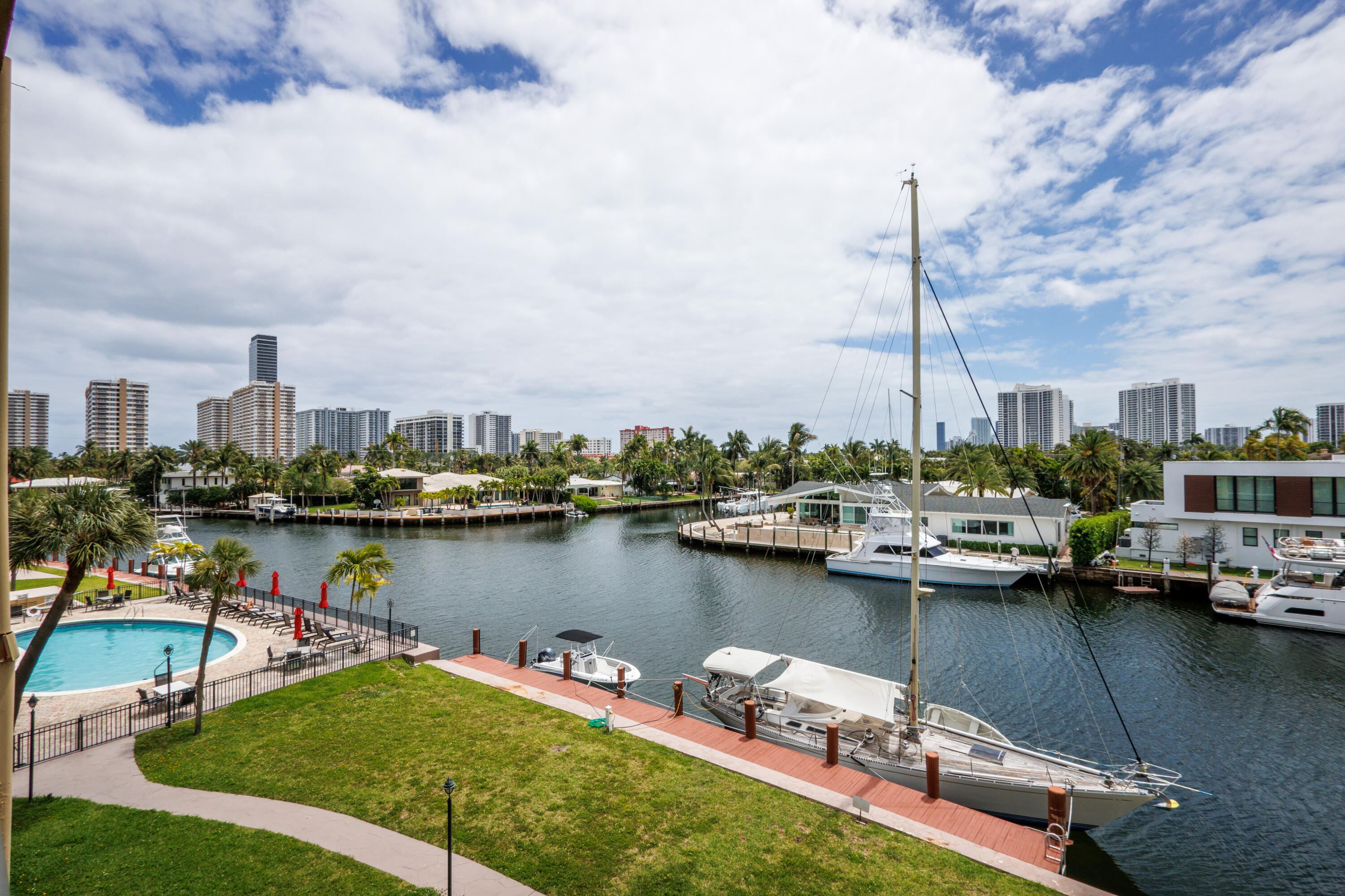 Hallandale Beach photo 2
