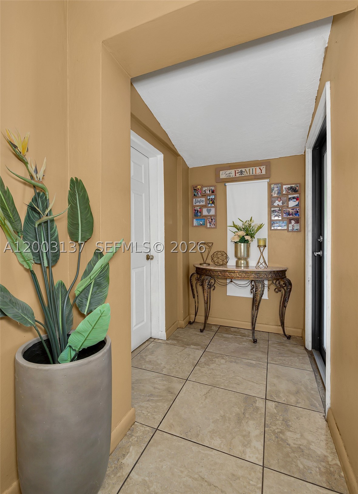 Miramar photo 4