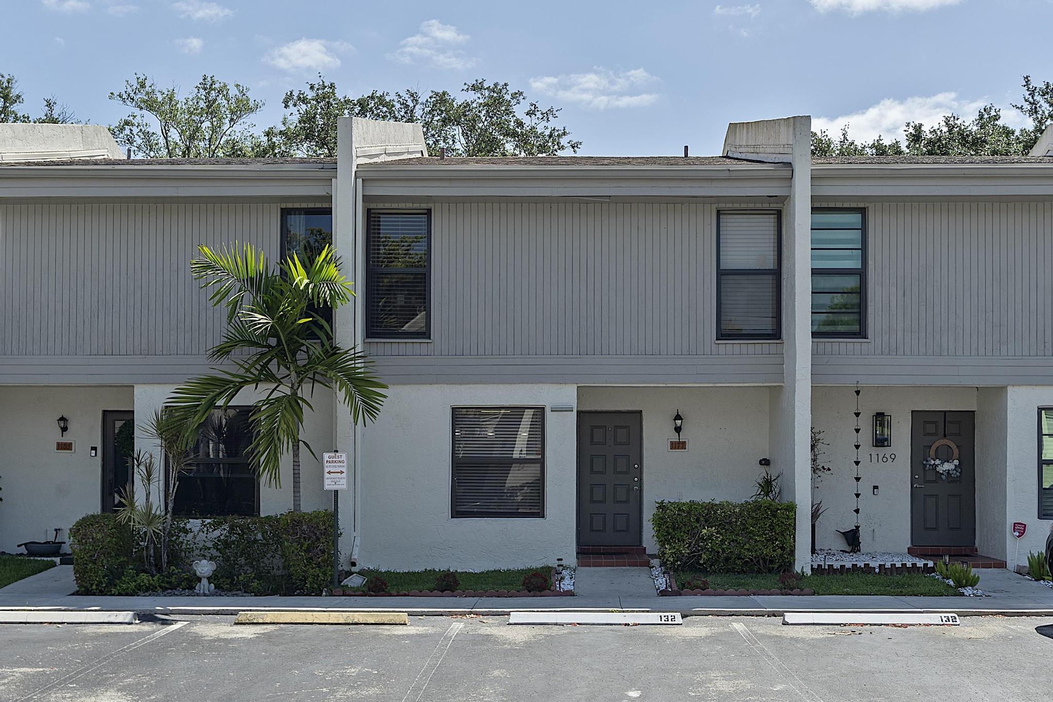 Pembroke Pines photo 1