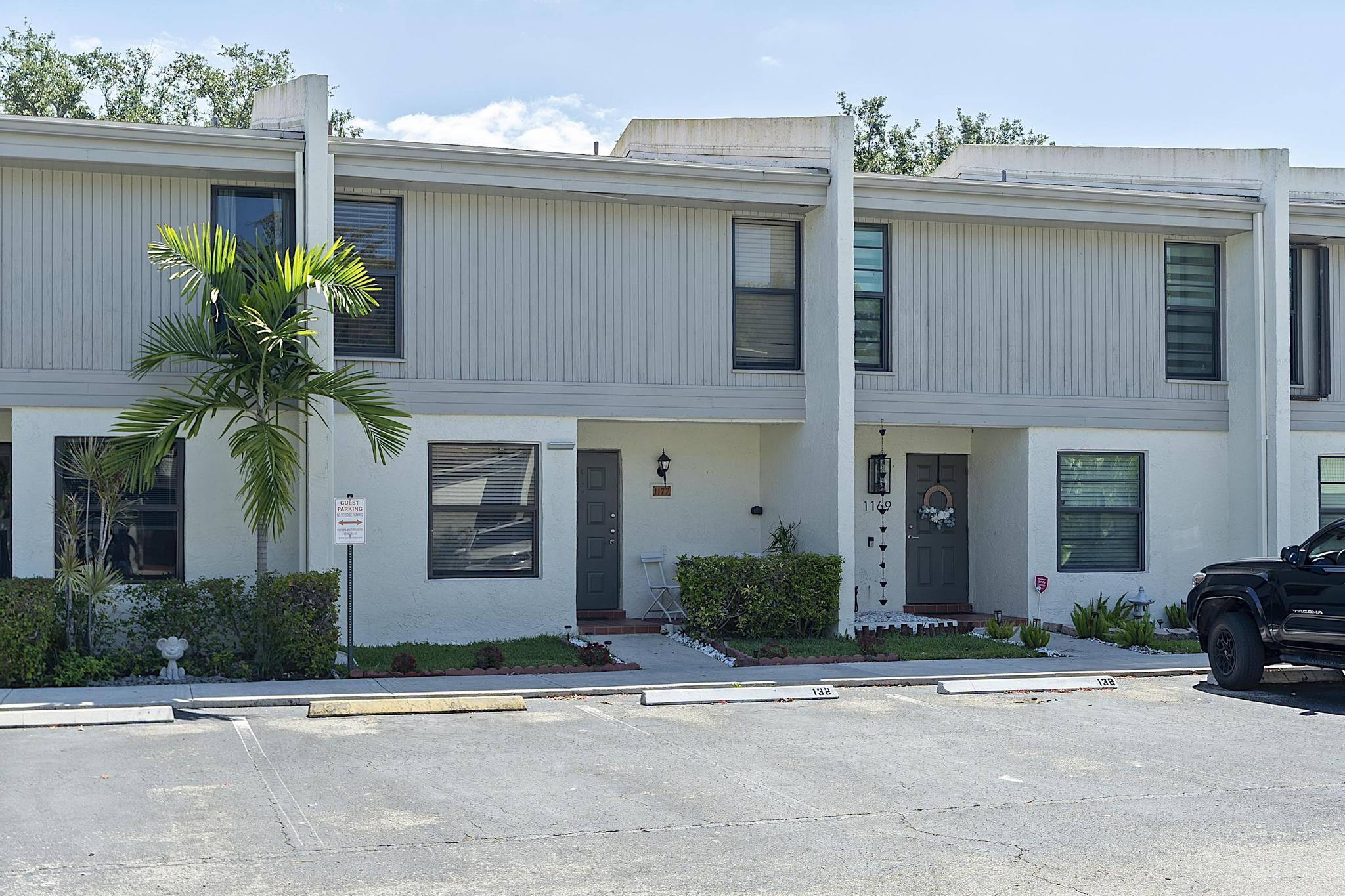Pembroke Pines photo 2