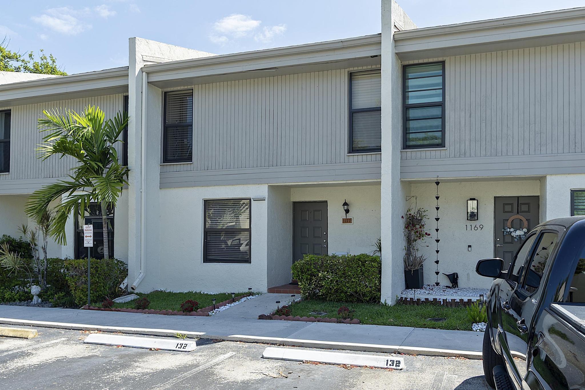 Pembroke Pines photo 3