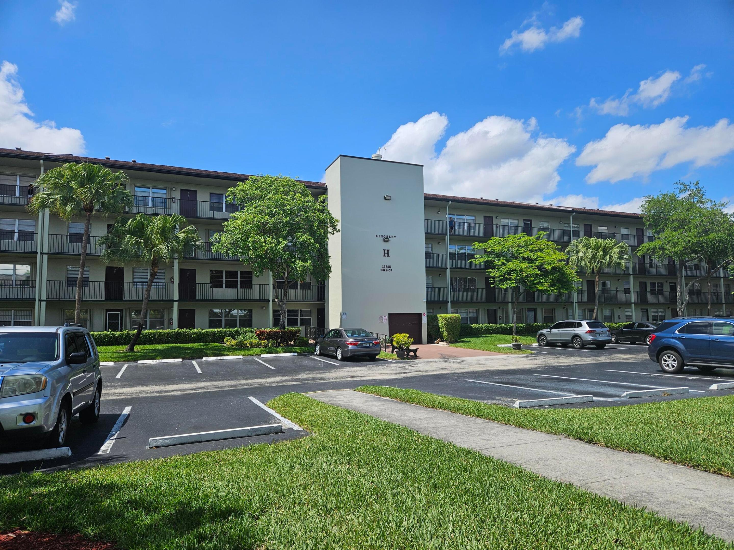 Pembroke Pines photo 1
