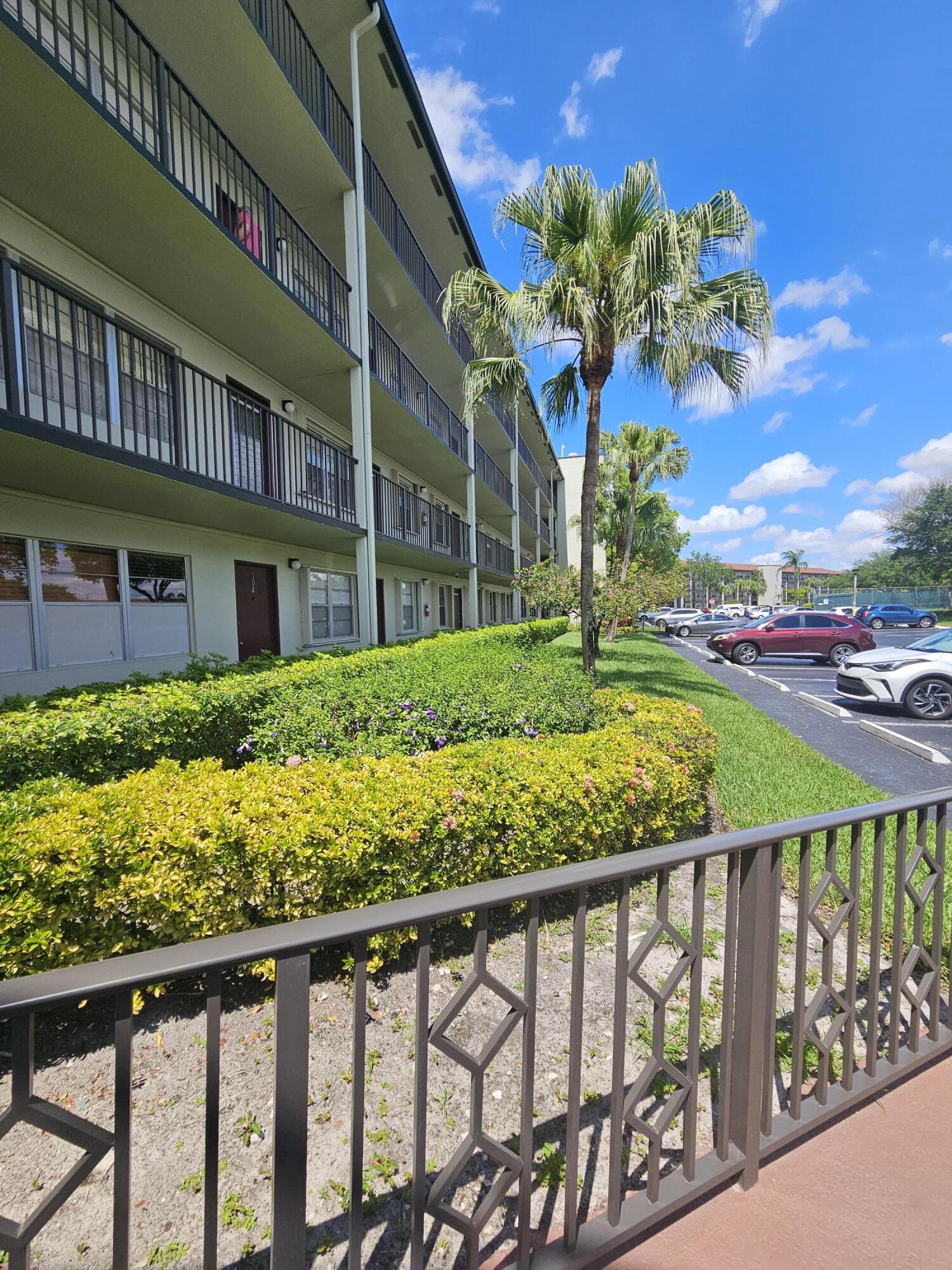 Pembroke Pines photo 2