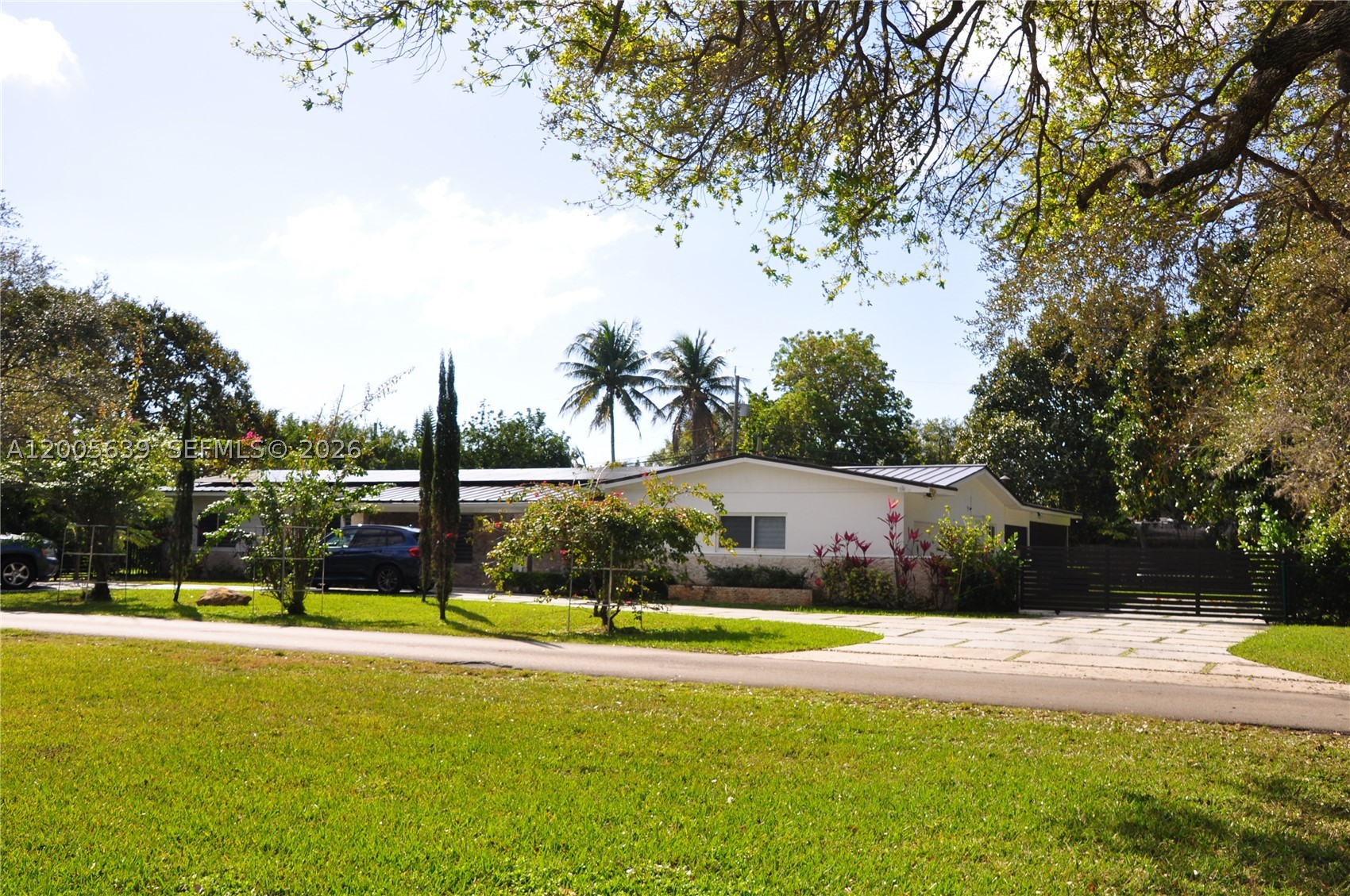 Pinecrest photo 1