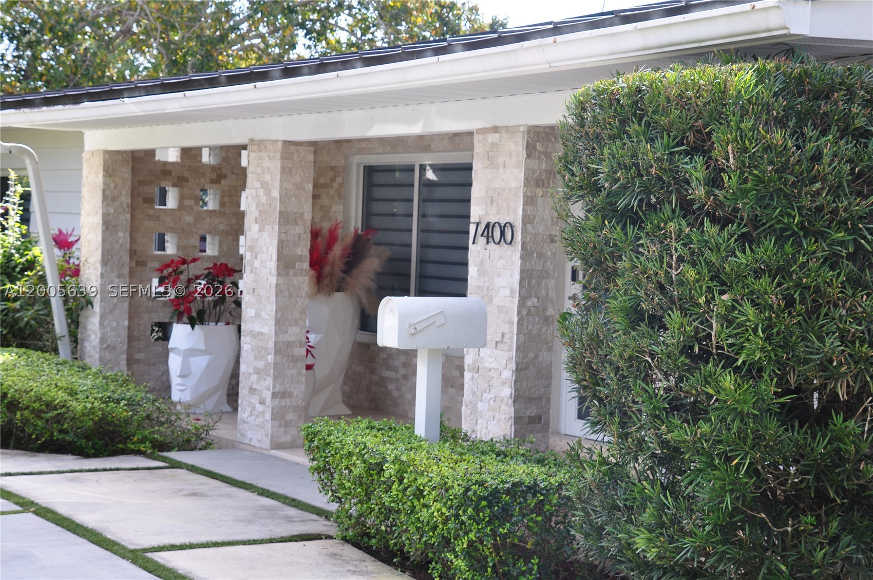 Pinecrest photo 2