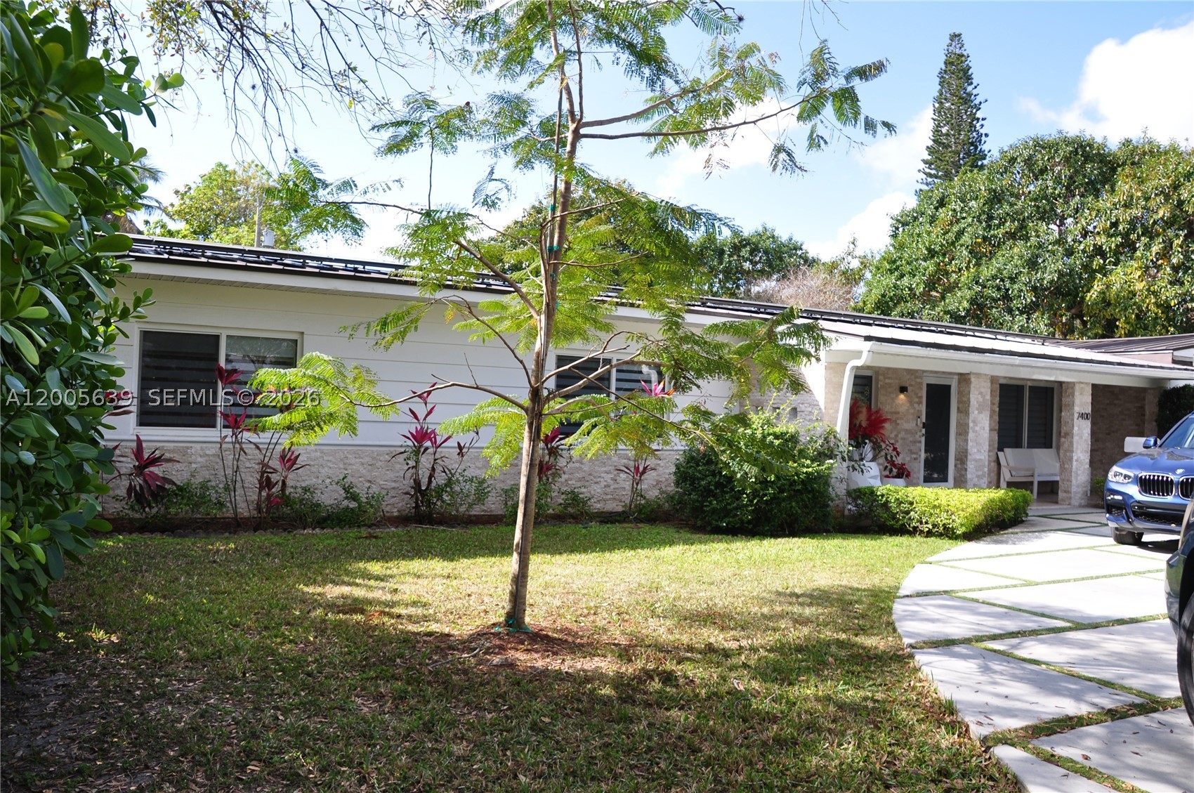Pinecrest photo 4