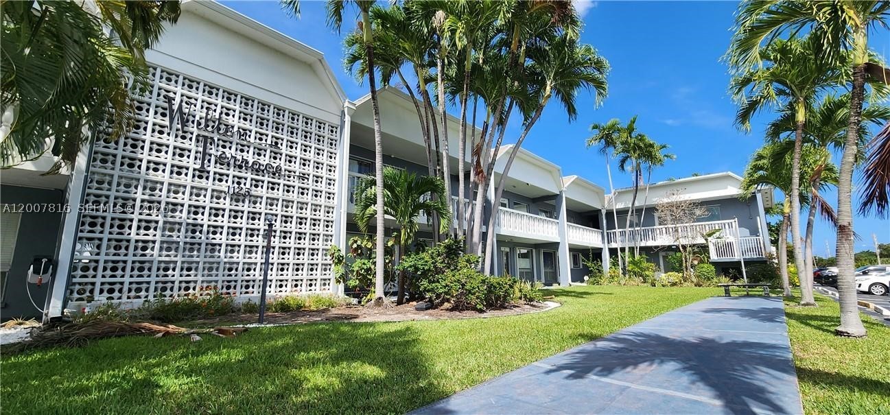 Wilton Manors photo 2