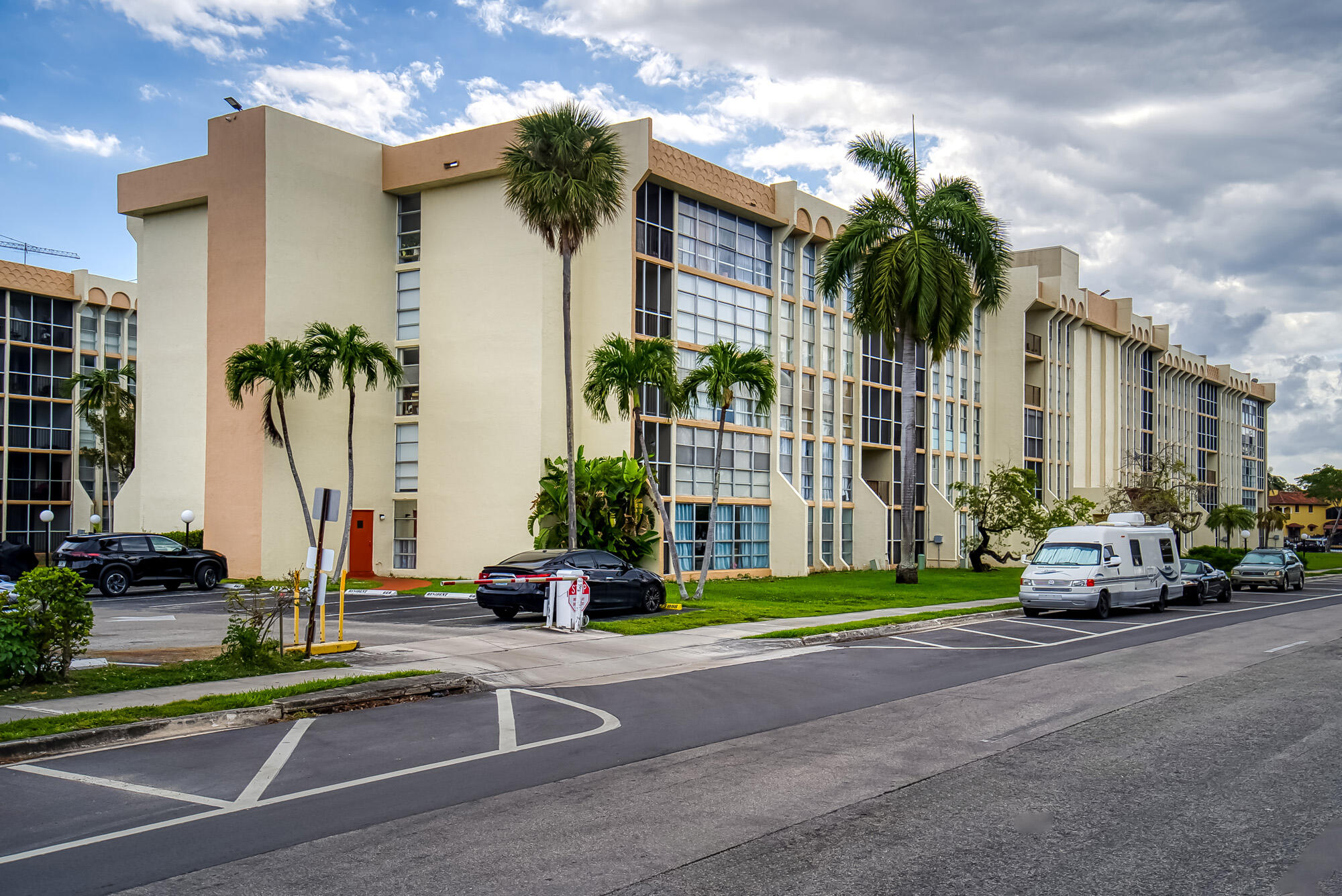 Hallandale Beach photo 2
