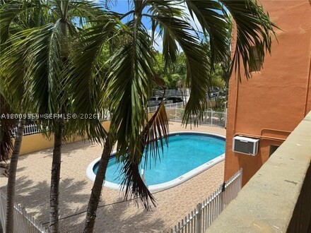 North Miami Beach photo 2