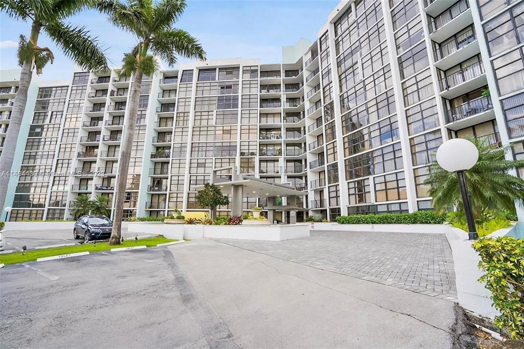 Hallandale Beach photo 2