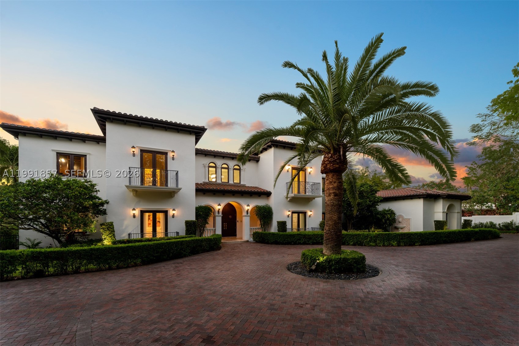 Pinecrest photo 1