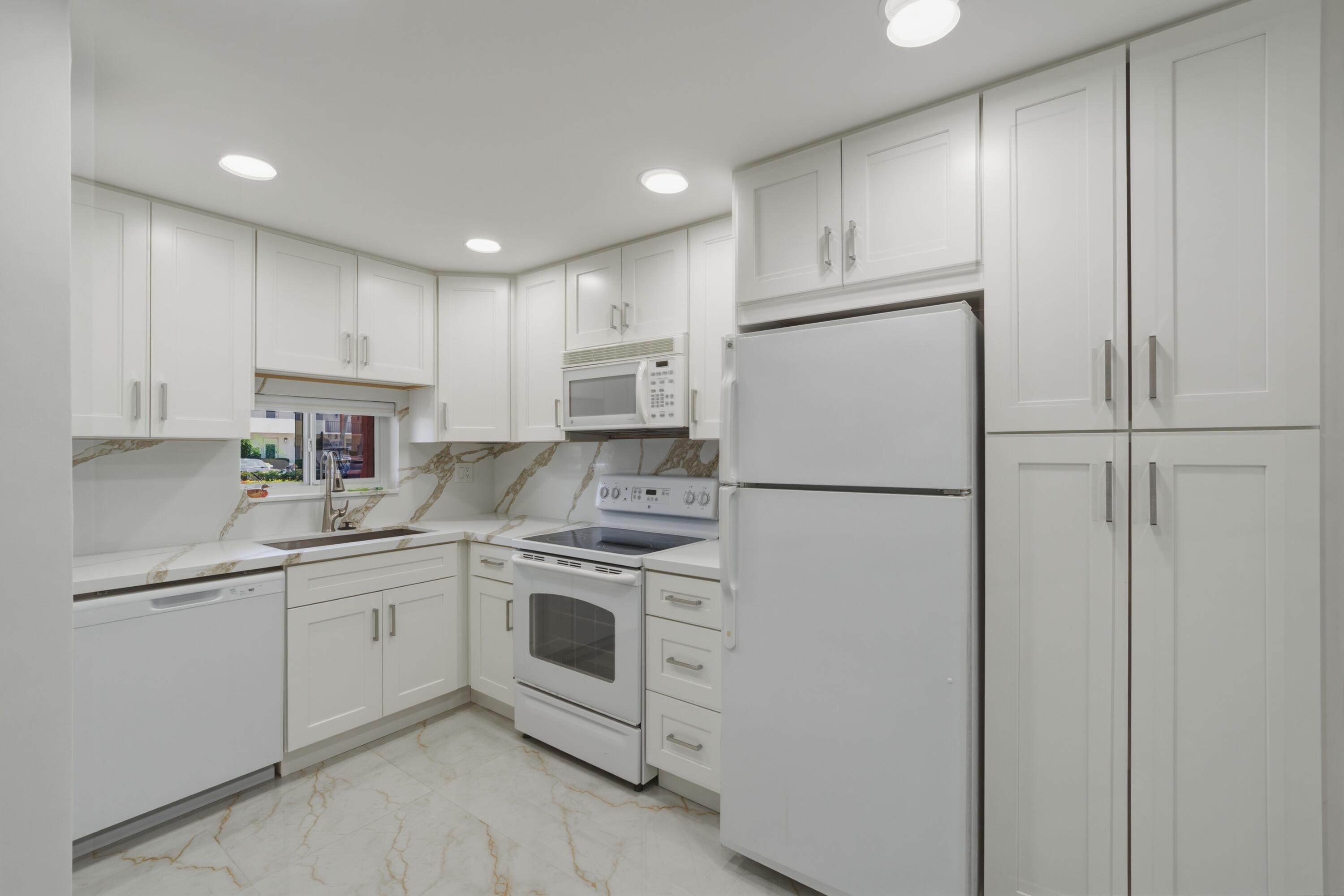 Pembroke Pines photo 1