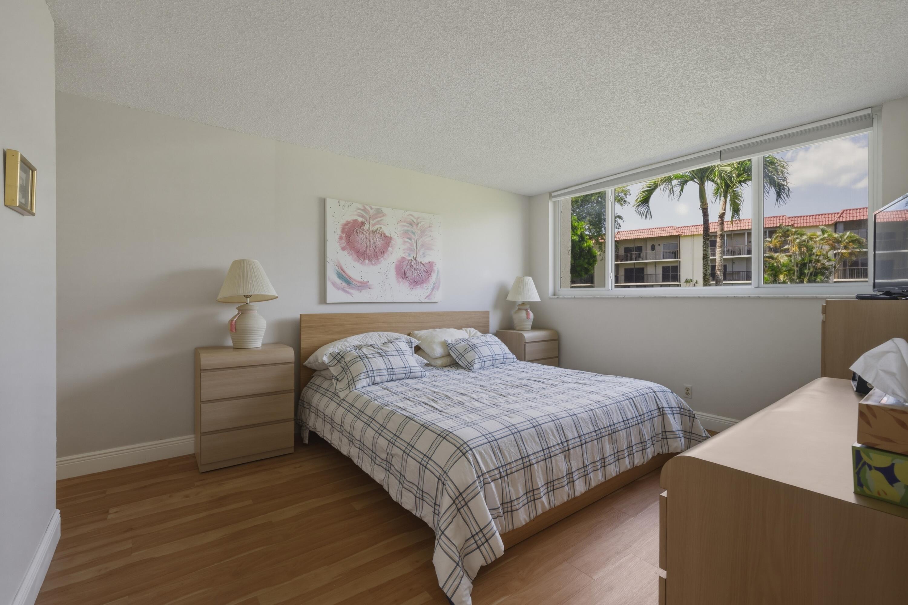 Pembroke Pines photo 3