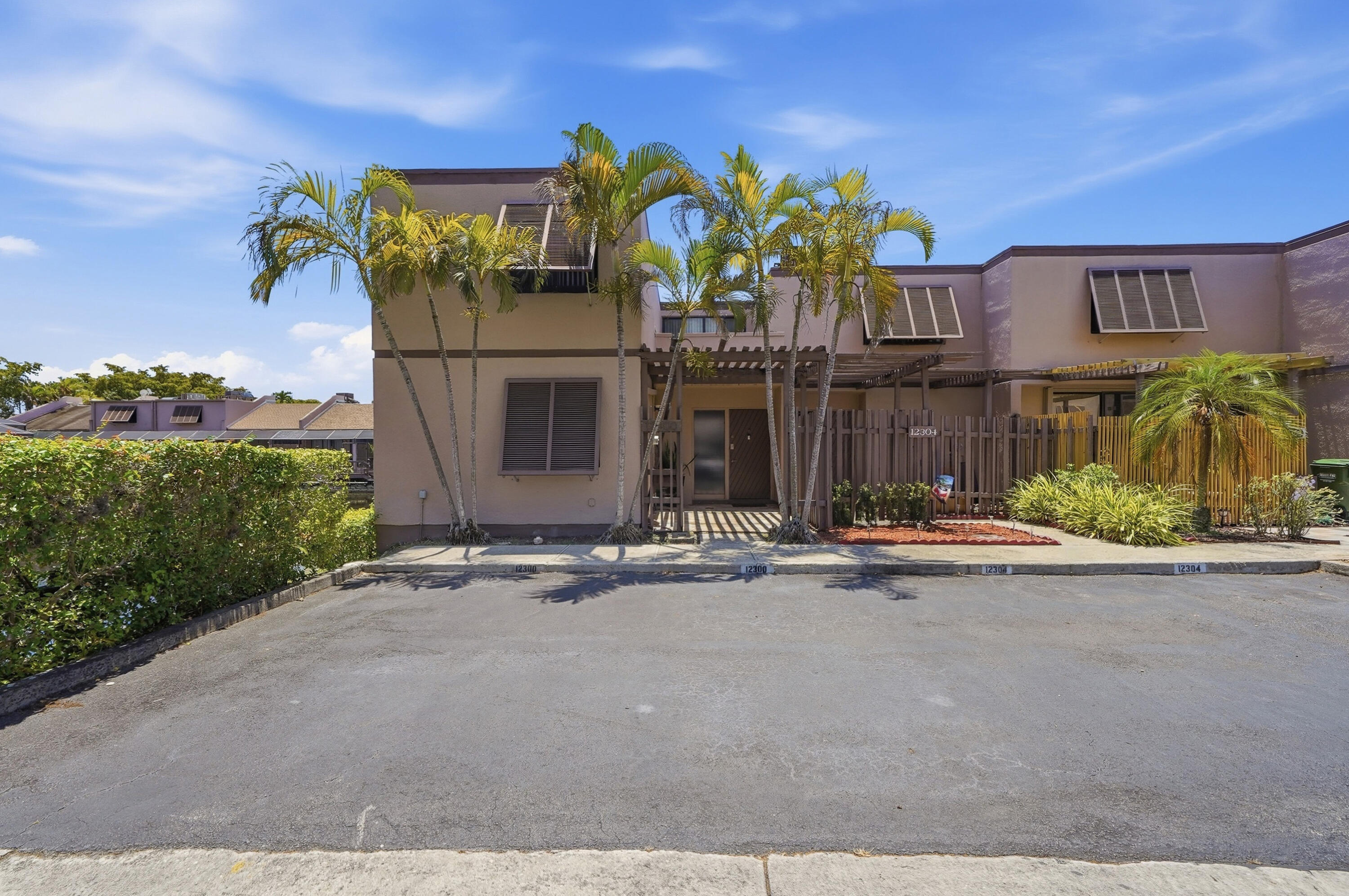 Pembroke Pines photo 1