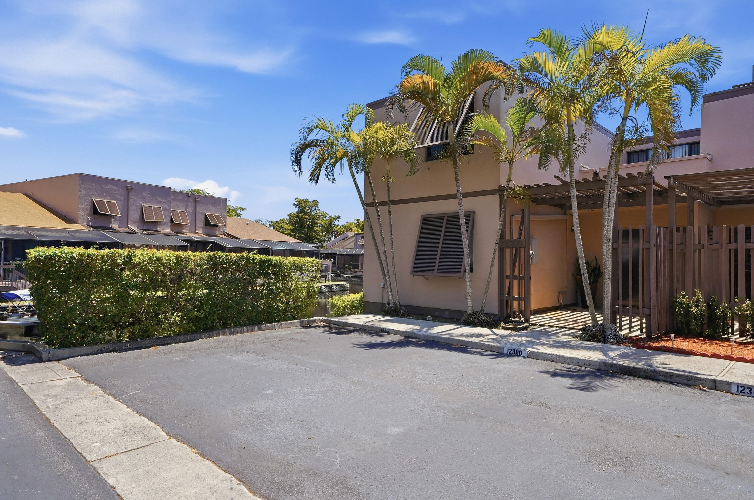 Pembroke Pines photo 2