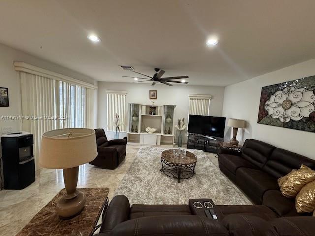 Miramar photo 4
