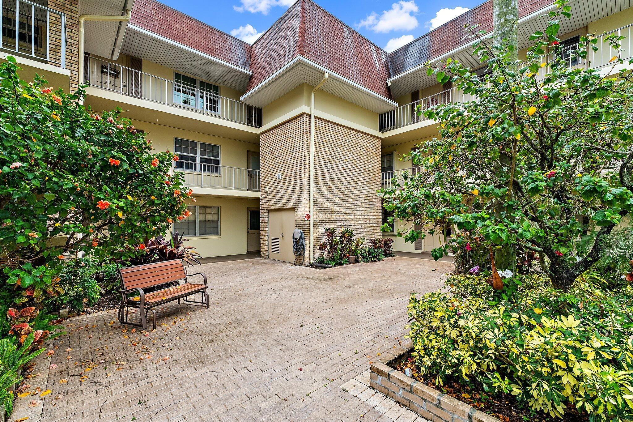 Palm Beach Gardens photo 1