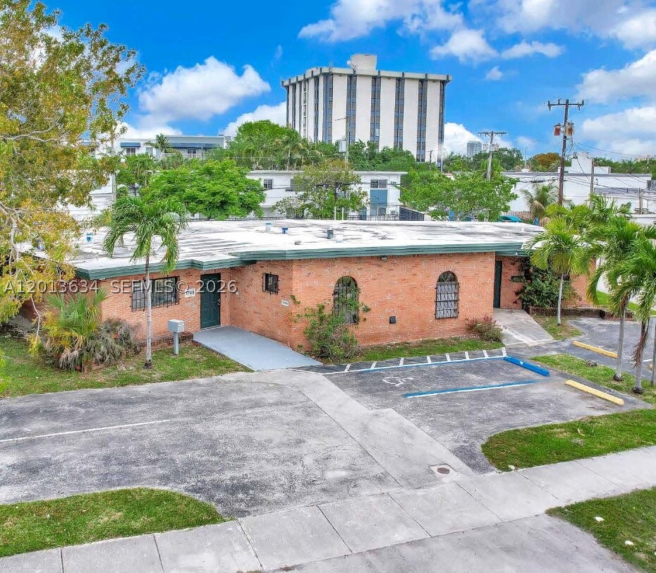 North Miami photo 4
