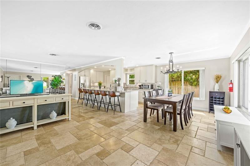 Wilton Manors photo 2