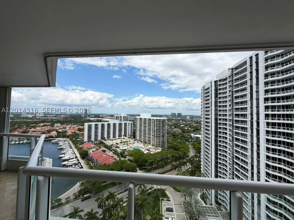 Aventura photo 2