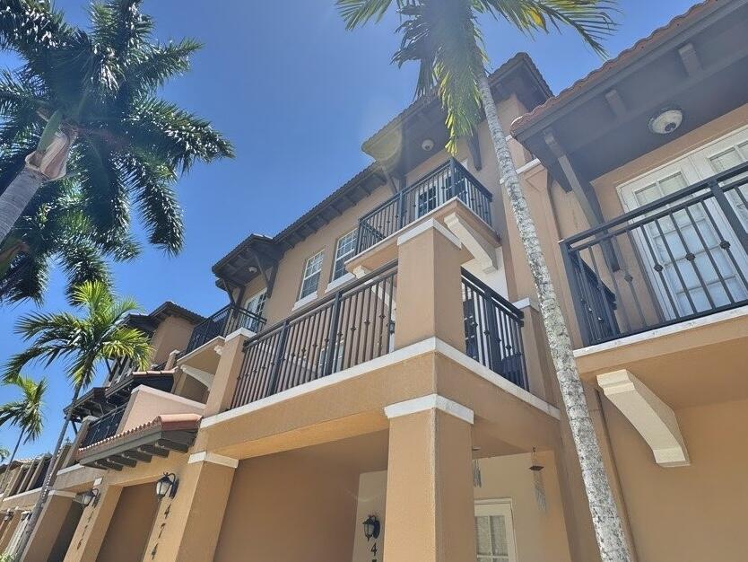 Pembroke Pines photo 1