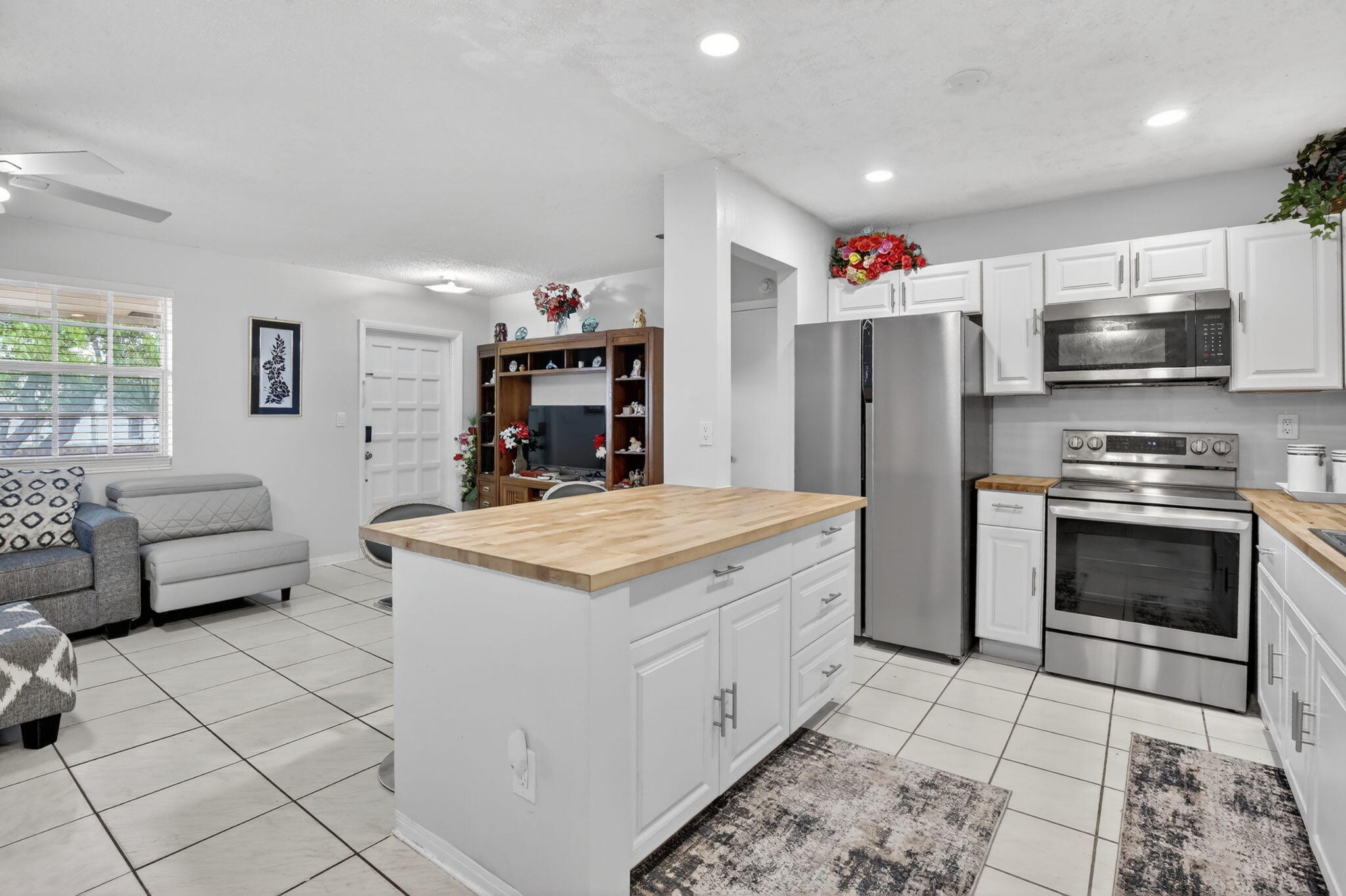 Pembroke Pines photo 1