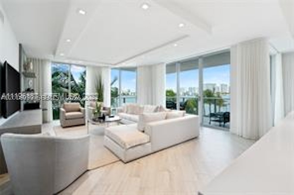 North Miami Beach photo 2