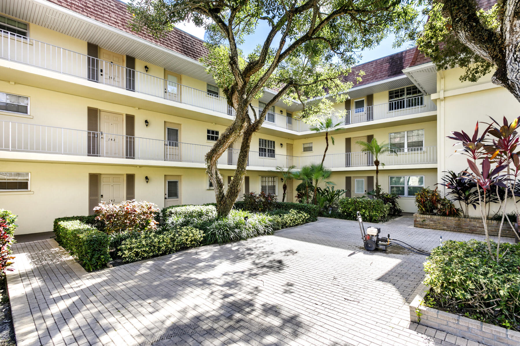 Palm Beach Gardens photo 1