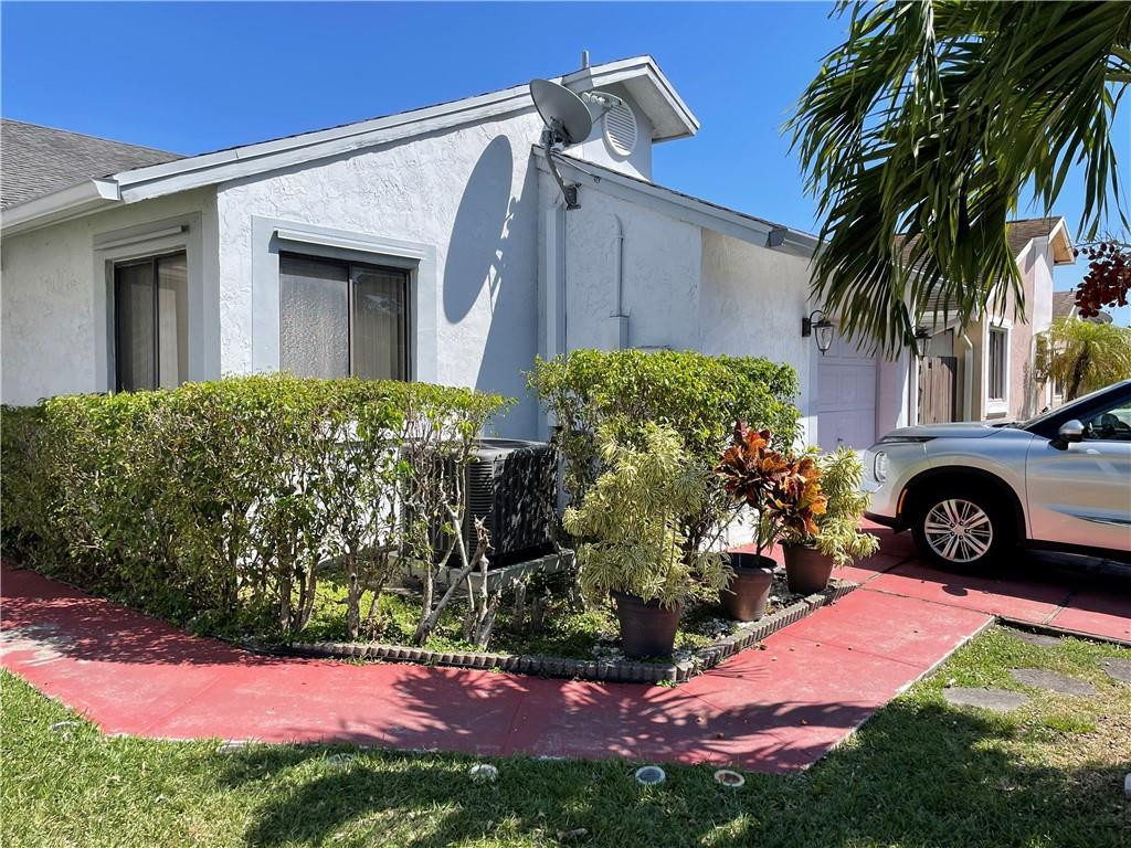 Pembroke Pines photo 1