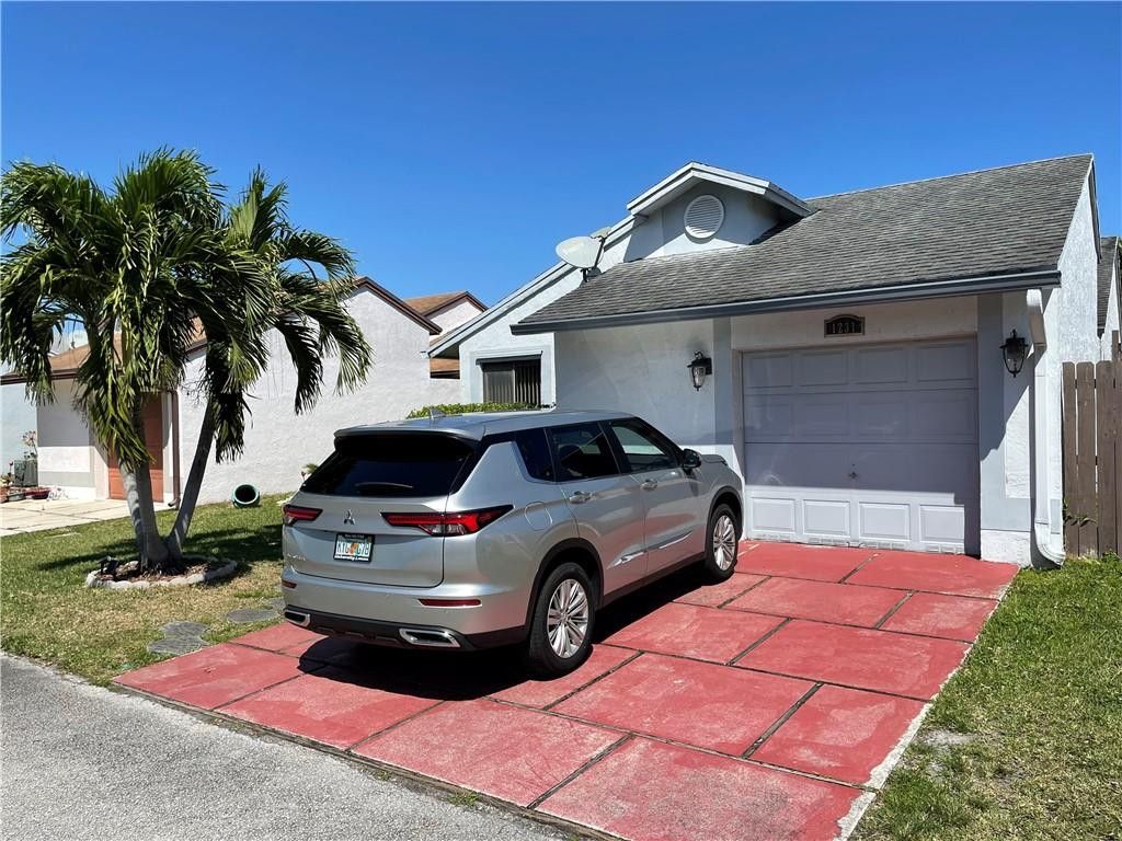 Pembroke Pines photo 2