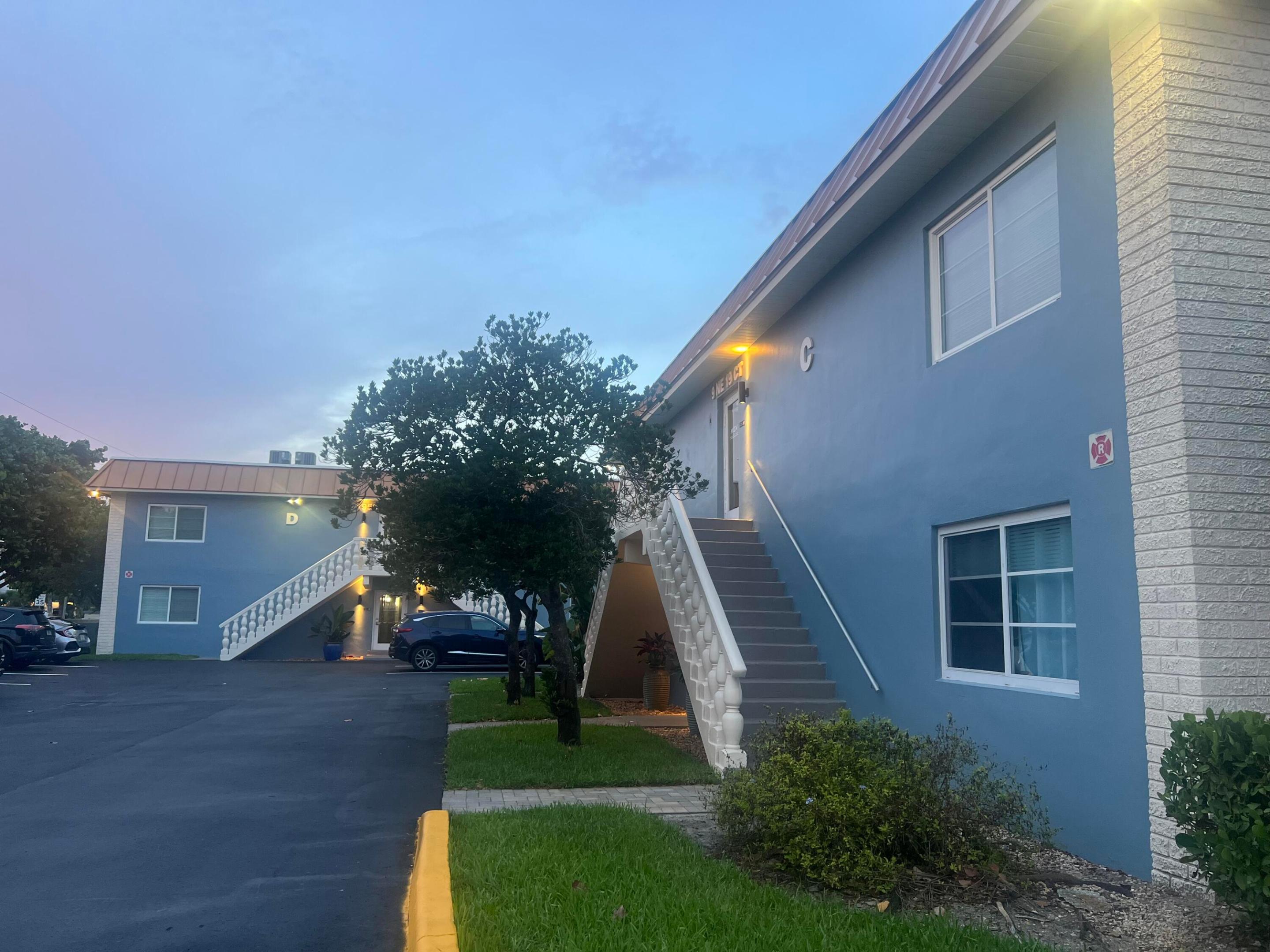 Wilton Manors photo 2