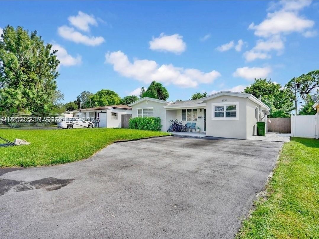 Pembroke Pines photo 2