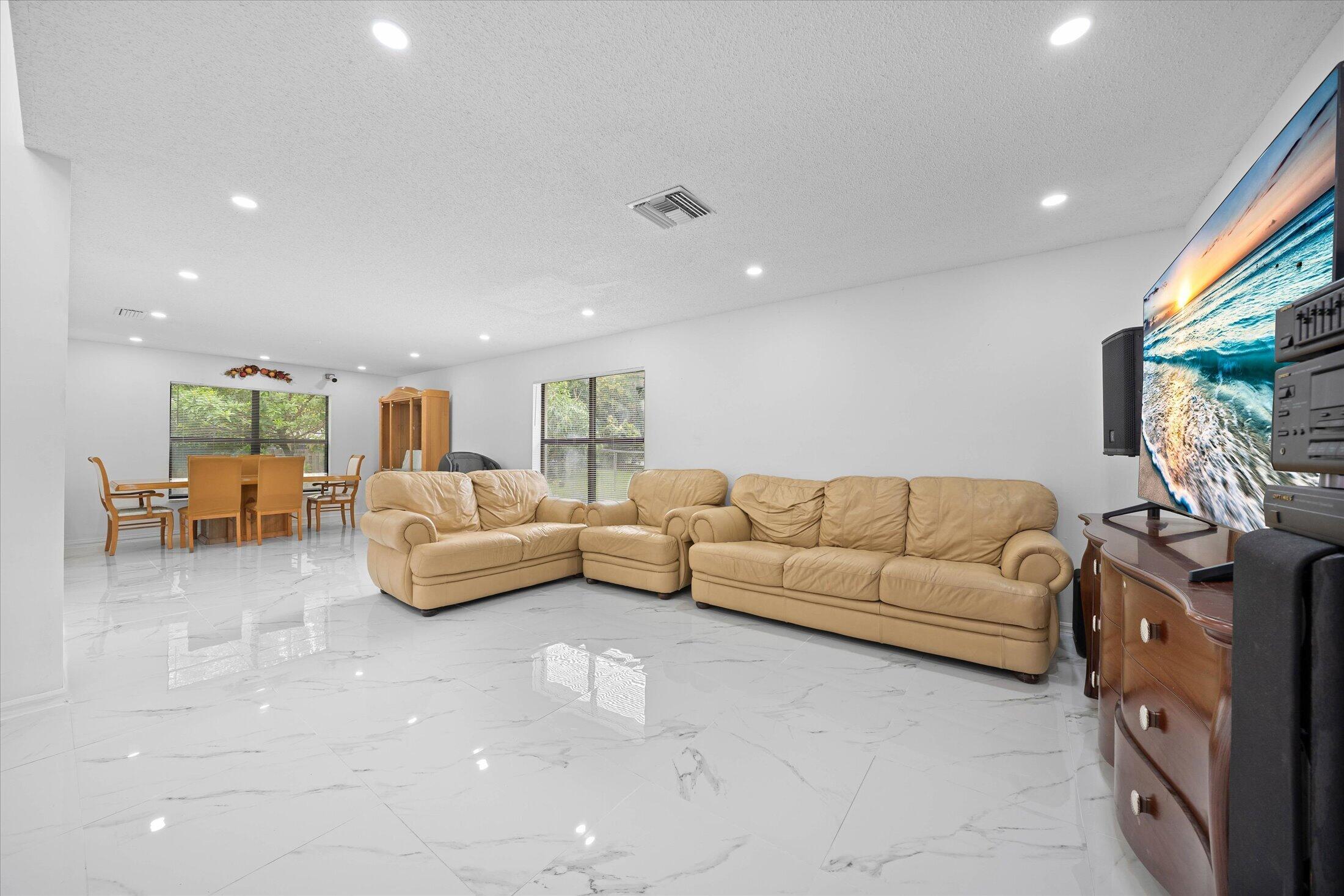Miramar photo 4