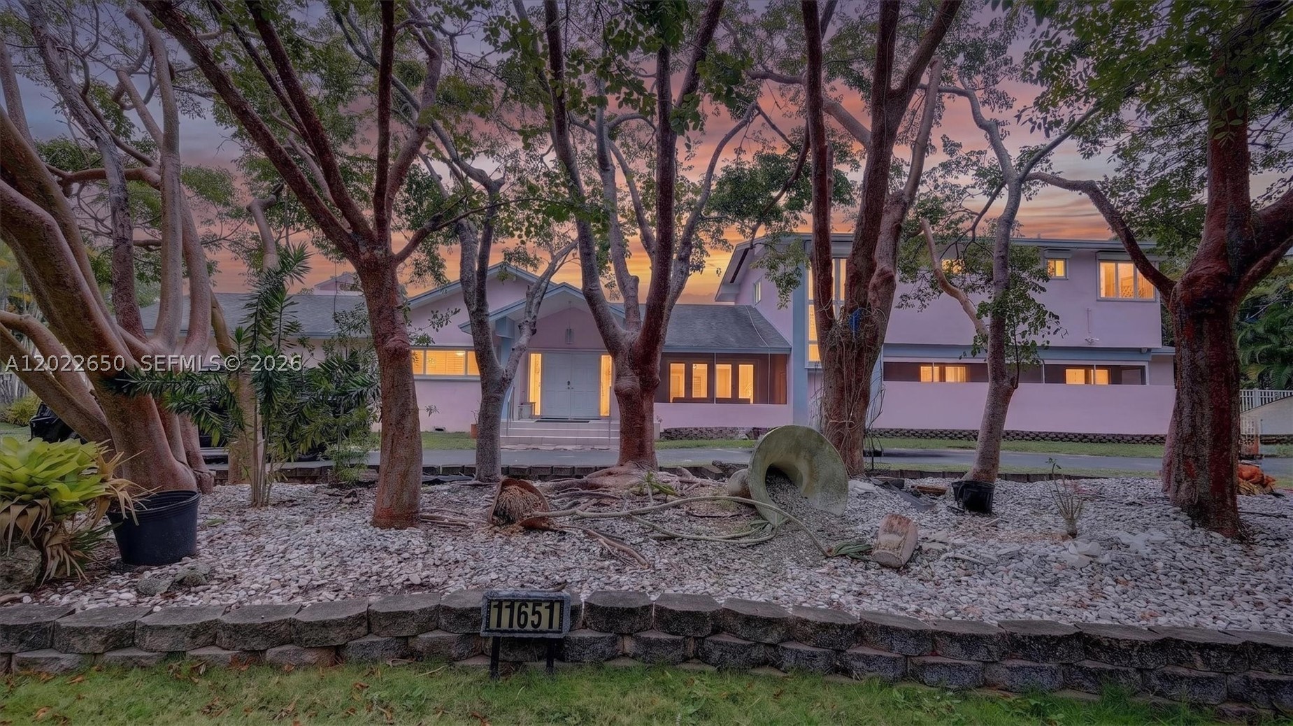 Pinecrest photo 3