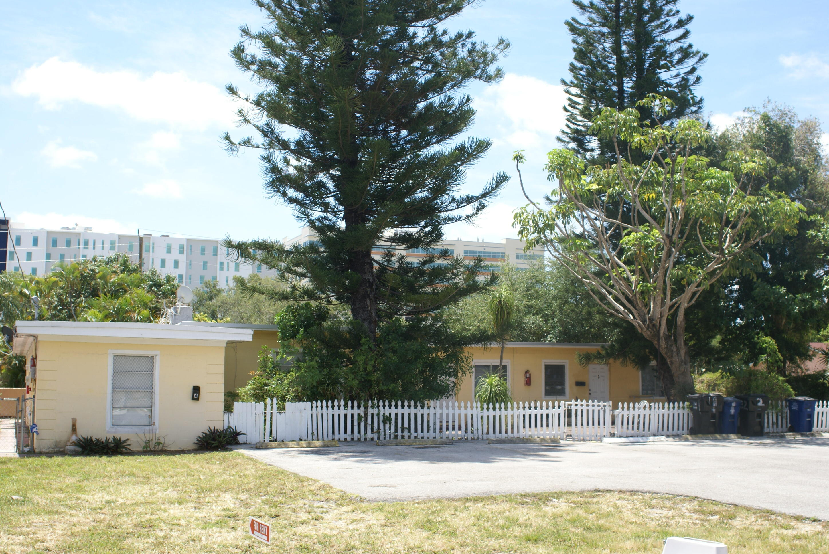 Hallandale Beach photo 2