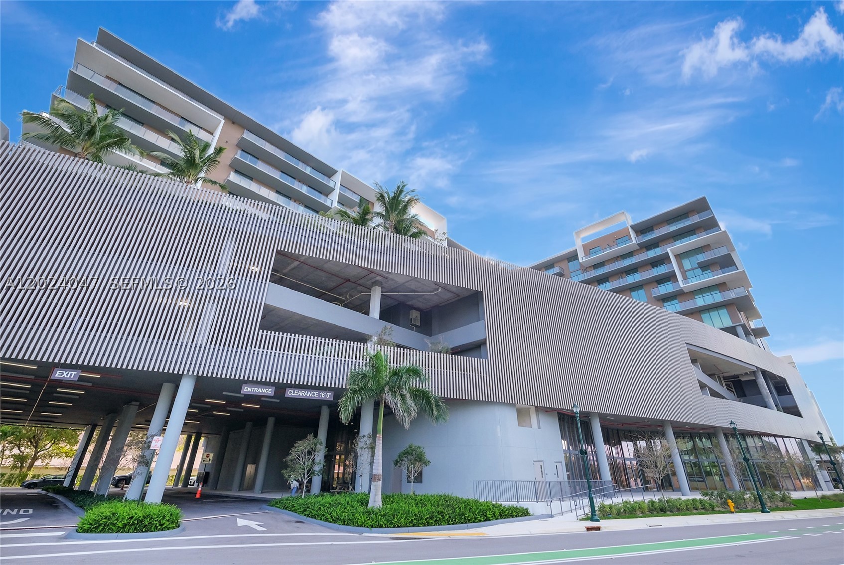 Aventura photo 2